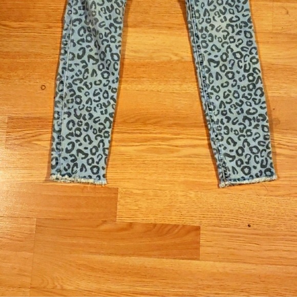 Girls Abercrombie Pants w/ Freebie! - Picture 3 of 7